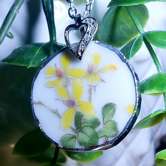 3 Necklaces - Picture 6 of 8